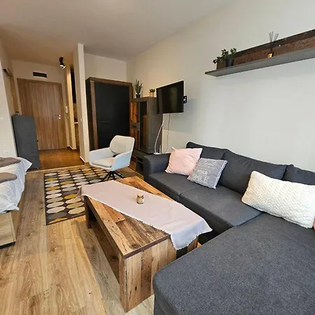 Bright & Cozy E27 In Gardens Borovec