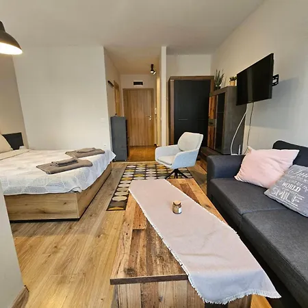 Bright & Cozy E27 In Gardens 3* Borovec