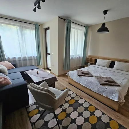 Aparthotel Bright & Cozy E27 In Gardens 3*