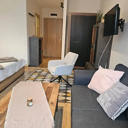 Bright & Cozy E27 In Gardens Borovec