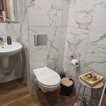 Aparthotel Bright & Cozy E27 In Gardens 3*